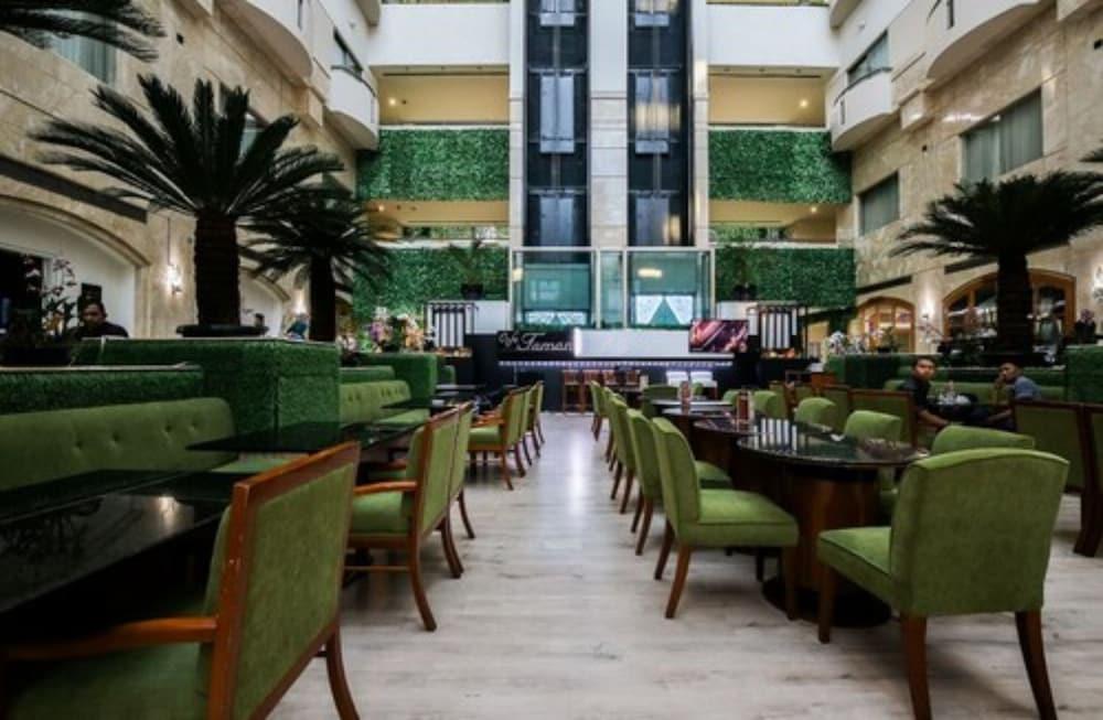 Surabaya Suites Hotel Powered By Archipelago Exterior foto