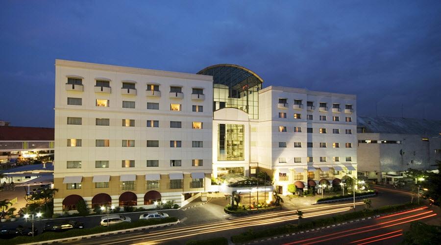 Surabaya Suites Hotel Powered By Archipelago Exterior foto