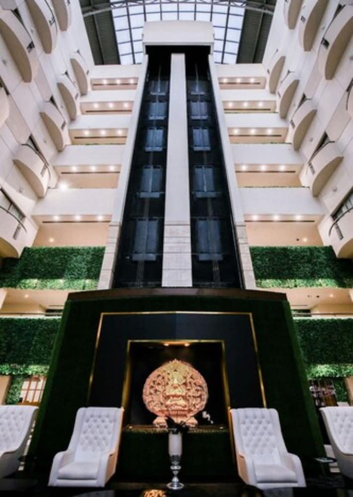 Surabaya Suites Hotel Powered By Archipelago Exterior foto